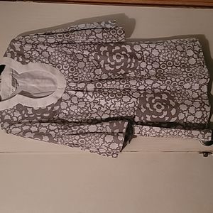 Beautiful Trina Turk “Bonita” style shift dress  Size 4